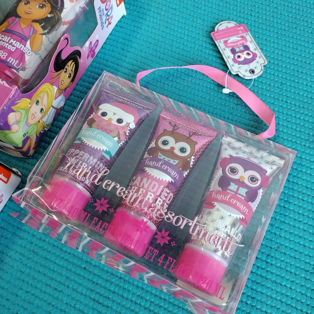 (3) Gift Sets - Dora The Explorer Shampoo & Body Wash & Hand cream Sets